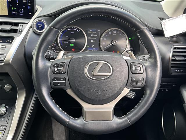 気になる車はすぐにお問い合わせください！画面右側の0066から始まる無料ダイヤルからお問い合わせ下さい！専門スタッフがお車のご質問にお答えいたします！