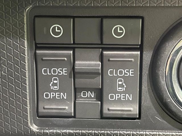 【両側パワースライドドア】スマートキーや運転席のスイッチで後席両側スライドドアの開閉が可能♪電動だから力を入れてドアを開ける必要が無く、小さなお子様でも簡単に開け閉めでき快適です♪