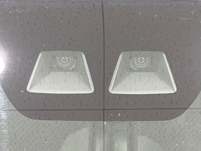 【スマートアシスト】走行中に前方の車両等を認識し、衝突しそうな時は警報とブレーキで衝突回避と被害軽減をアシスト。より安全にドライブをお楽しみいただけます。