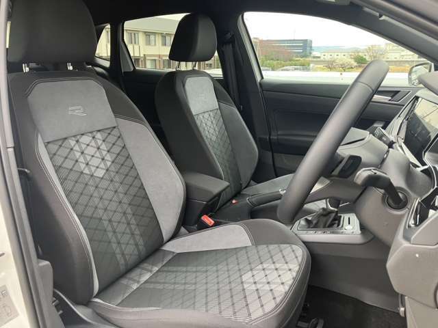 フォルクスワーゲンは全車にサイドエアバッグを標準装備しております。