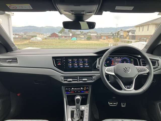 直感的に操作できるよう、無駄を無くしシンプルに設計されたコックピット。
