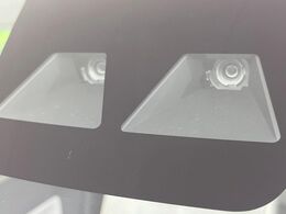 【スマートアシスト】走行中に前方の車両等を認識し、衝突しそうな時は警報とブレーキで衝突回避と被害軽減をアシスト。より安全にドライブをお楽しみいただけます。