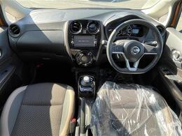 こちらインパネ全体の写真になります。納車はおおむね2週間程度（必要書類の状況により）で行っております。人気の車両になりますので、お早目のご検討をおすすめします。当店自慢の一台です！