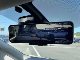 こちらバックミラー周りのの写真になります。割れ・破損等ありませんので、ご安心ください。中古車になりますと、ミラーは結構くすんで汚れていることが多いですが、くまなく清掃しておりますので、ご検討はお早めに