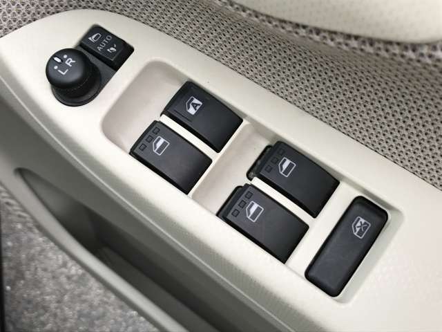 電動格納ミラーで、サイドのミラーの開け閉め楽々！！角度調整もバッチリできます♪♪お電話での問い合わせは0078-6002-135728(無料)です♪お気軽にどうぞ♪♪【HPもご覧ください☆ https://k-smile.jp/kyoto/ 】