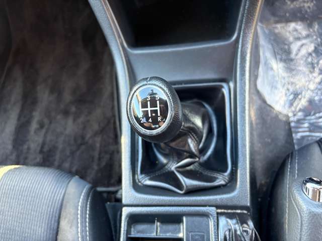 5MT車！。爽快なドライブをお楽しみ下さい。