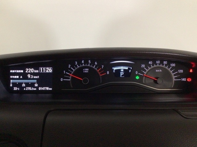 メーターの右側に液晶カラーディスプレーを装備。航続可能距離等の情報やHonda SENSINGの注意・警告を表示します！