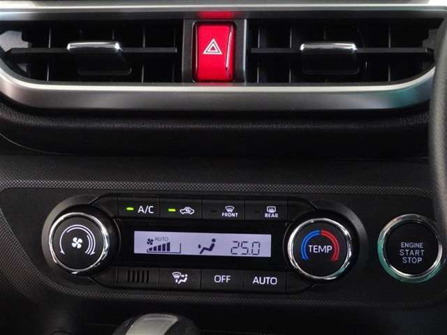 車内を快適に、オートエアコンを装備してます。