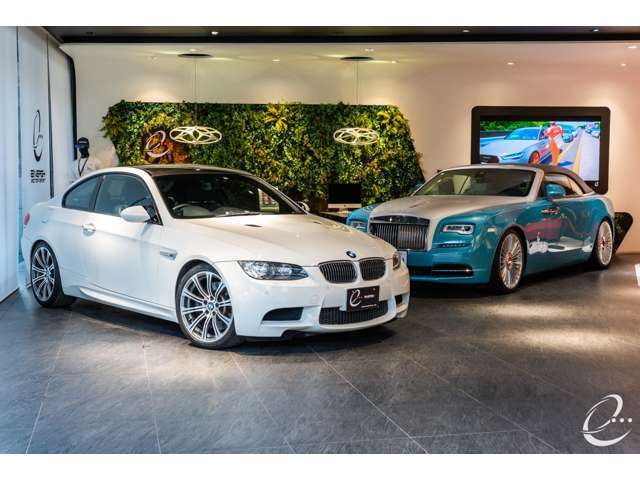 外装はE92 M3のイメージカラーでもある『アルピンホワイト』となっております