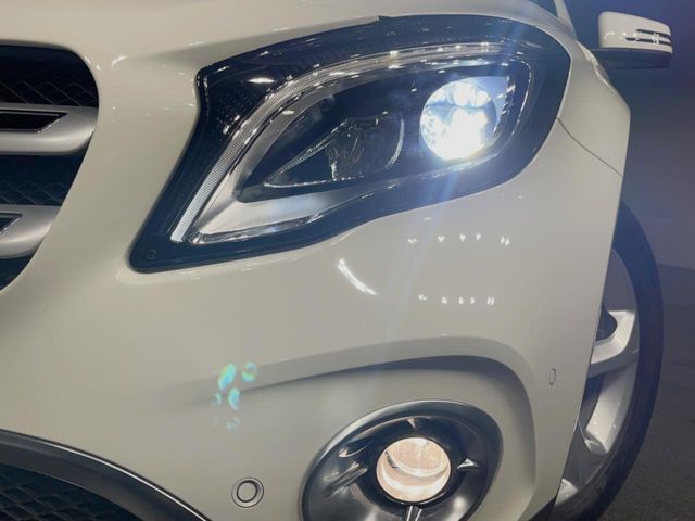 ●LEDヘッドライト：夜間走行時も良好な視界を確保し安心して運転できる高輝度LEDヘッドライトを装備！点灯速度が早く、消費電力も抑えられています。