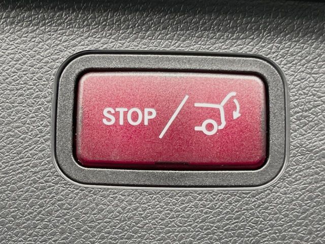 ●電動リアゲート：ワンタッチでリアゲートの開閉ができ、荷物などで両手が塞がっている状態でも簡単に開閉ができる便利機能です。