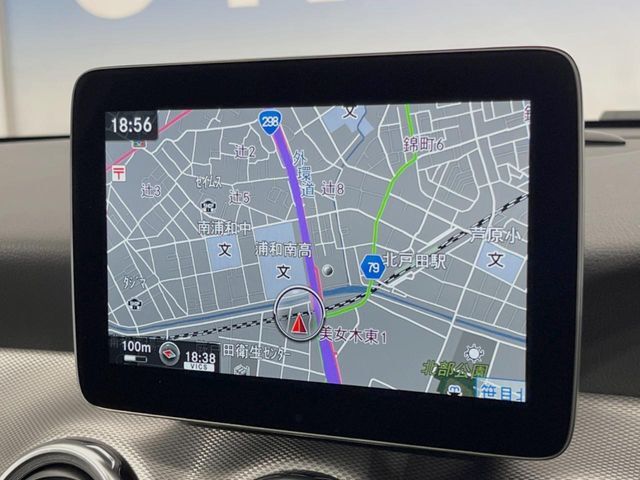 ●純正ナビ:一体感のあるナビは、高級感ある車内を演出してくれます。オーディオ機能も充実しておりますので、運転もより楽しめます♪