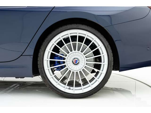 ●メーカーの保証継承可能な車両の場合は、保証継承の手続きを行ってからご納車させていただきます。ご購入後も安心してお乗りいただけます。