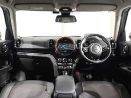 ■高年式、低走行、装備や価格に魅力があるなど、専門店の目線で厳選した高品質なミニのみ厳選し、約250台以上の新旧ミニの中からお気に入りの1台をお選びいただけます■マッチした1台がきっと見つかりますよ♪