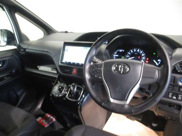 見通しのよいすっきりとした視界で、誰でも運転しやすいです。運転のしやすさは疲れにくさにも繋がりますよ♪