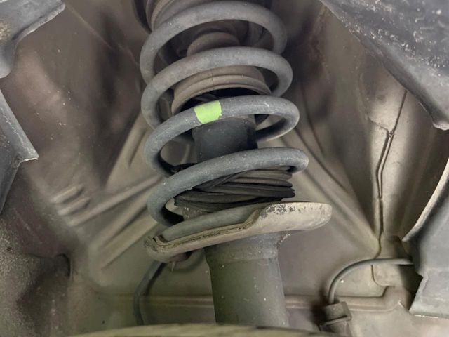 お車を安心してお乗りいただく為には、足回りの定期点検が欠かせません。サービスサポート（有償保証）では無料点検もご提供しており、安心のカーライフをお過ごしいただけるサポート体制が整っています。