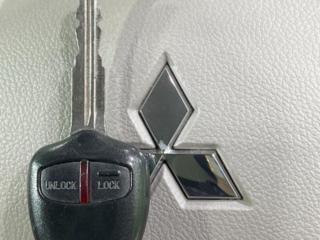 【キーレス】少し離れた場所からでもボタン一つでドアの開錠・施錠ができるのでとっても便利！ドアの鍵穴周りに傷をつけることもありません♪