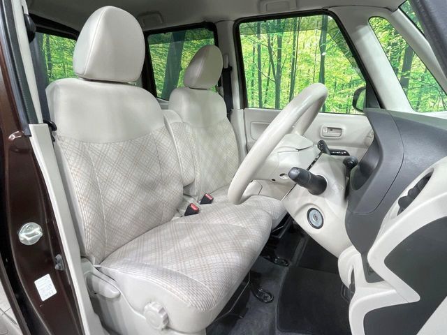 運転席シート廻りは使用感も少なく、良好な状態となっています。丁寧に使われていたことがよくわかりますね。