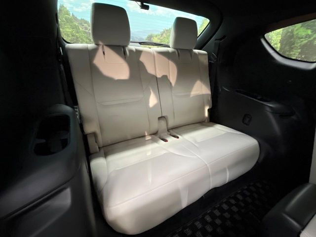 3列目シートはもちろん状態良好☆大人でもゆったりと座って頂けますので、大人数でのお出かけもラクラクです♪ご家族で、気の知れた仲間で、ドライブに行くのが楽しみですね♪