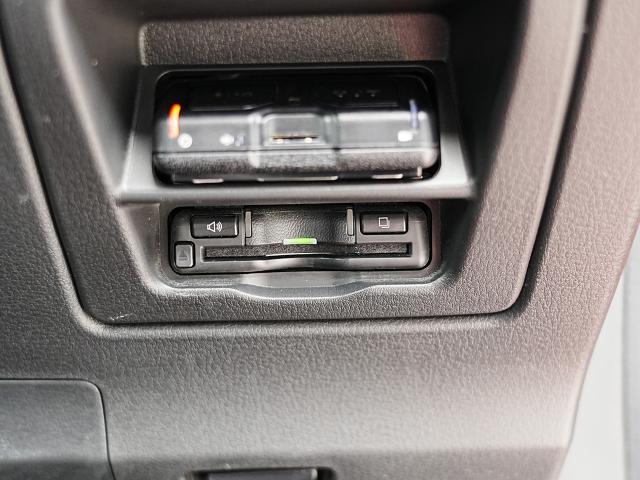 ETC車載器搭載です。スマートICも増えてきており、必須装備といって良い便利装備です。