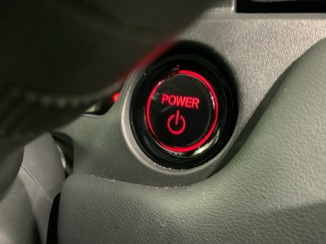 ワンプッシュでエンジンのスタート、ストップが出来て便利です。