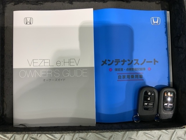 スマートキーは鍵をバッグに入れたままでもドアロックの開閉やエンジンのON・OFFができます。夜間や雨の日も鍵を探さなくて良いので便利です。
