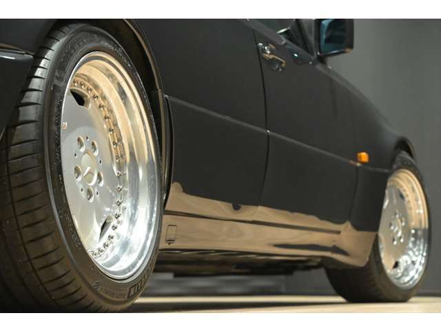 リアタイヤサイズ【255/40R17】