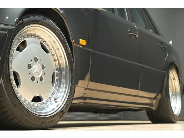 フロントタイヤサイズ【235/45R17】