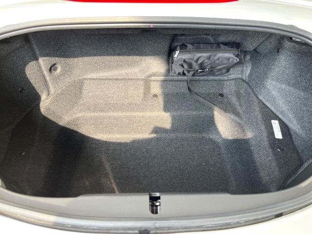 普段のお買い物や通勤、送迎等に十分な荷室スペースを確保しております。
