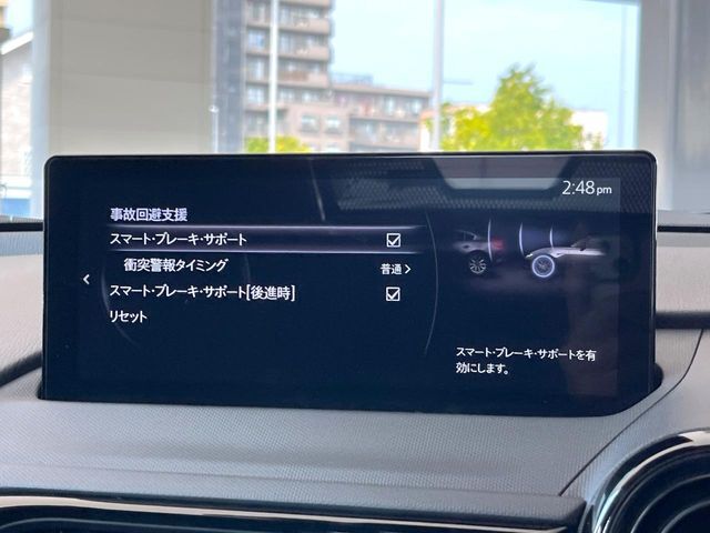 【スマートブレーキサポート】走行中に前方の車両等を認識し、衝突しそうな時は警報とブレーキで衝突回避と被害軽減をアシスト。より安全にドライブをお楽しみいただけます。
