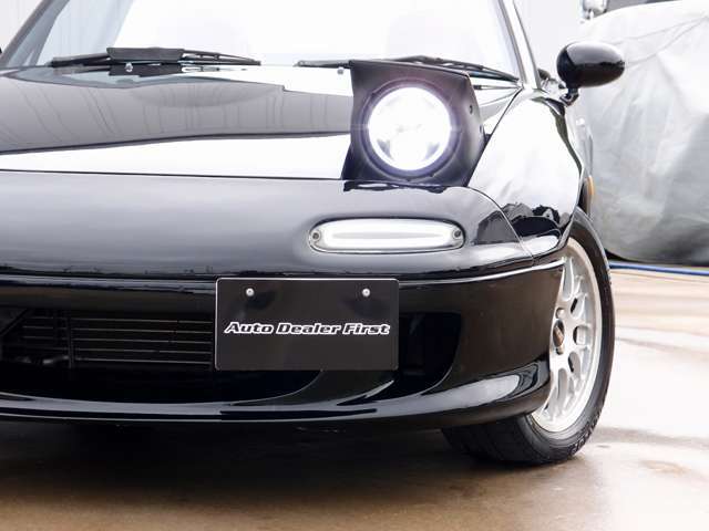 ヘッドライトは社外のLEDライトユニットに交換済み！故障の多いリトラも正常に作動致します。全国でもめずらしい1000台限定Sリミテッド車両となります。ガラス幌張替え交換済み