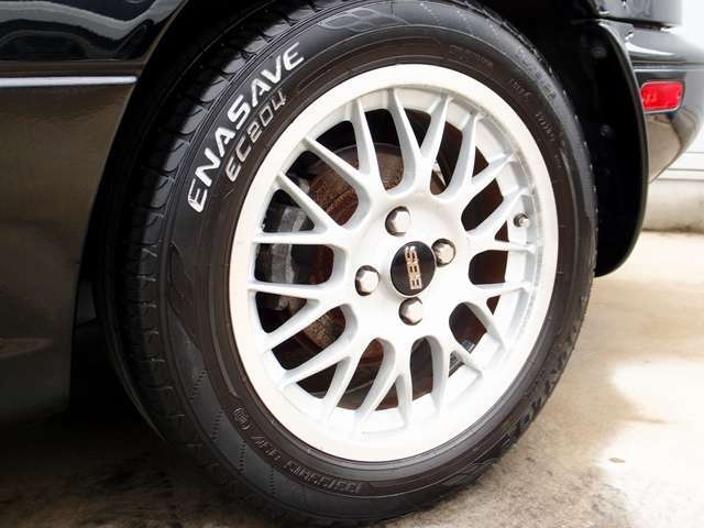 タイミングベルト　81，032km時交換済み/トランクスポイラー/社外スピーカー/スピンターンノブ/赤レザーシート/社外LEDマーカー/ガラス幌/コムテックドラレコ/TOMEIシフトノブ/タワーバー
