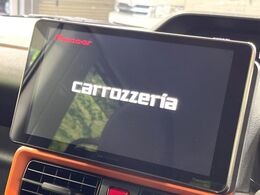 【ディスプレイオーディオ】お持ちのスマホやMP3プレイヤーとの無線接続で音楽再生が可能！コードで繋ぐわずらわしさも無く、手軽にお気に入りの音楽を楽しめます。