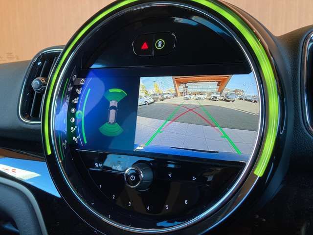 ご遠方の場合でも、下取り車両の金額を概算でお出しすることは可能でございます。車検証をお手元に、走行距離をご確認の上お問い合わせくださいませ。