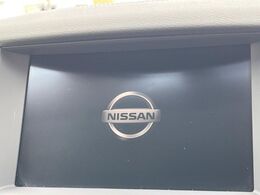 【メーカー純正ナビ】インテリアに溶け込むスタイリッシュな「専用設計」メーカーナビを装備♪視認性や操作性など基本性能にも優れ、より上質なカーライフをお楽しみいただけます。