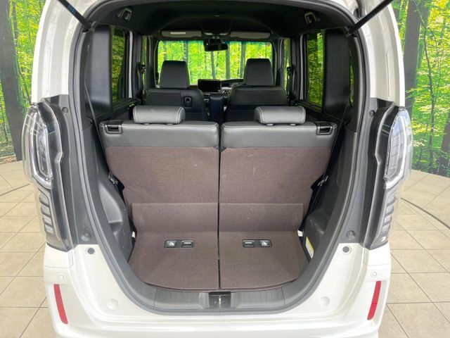積み下ろしのしやすいデッキにはたっぷりと荷物を積み込んでいただけます。遊びから仕事まで、様々なシーンで頼れます♪