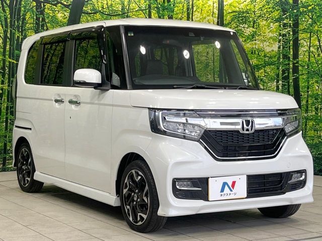 大好評のボディコーティング「弾スプラッシュコート」もご納車までに施工可能。通常のガラスコートと異なる、耐久年数6年の無機質ガラスコーティングが、ボディをキレイな状態に保ってくれます。