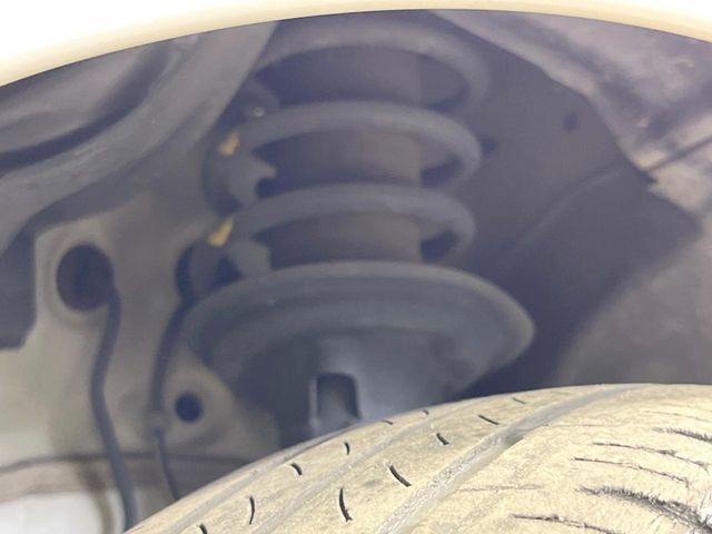 お車を安心してお乗りいただく為には、足回りの定期点検が欠かせません。サービスサポート（有償保証）では無料点検もご提供しており、安心のカーライフをお過ごしいただけるサポート体制が整っています。