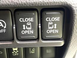 【両側パワースライドドア】スマートキーや運転席のスイッチで後席両側スライドドアの開閉が可能♪電動だから力を入れてドアを開ける必要が無く、小さなお子様でも簡単に開け閉めでき快適です♪