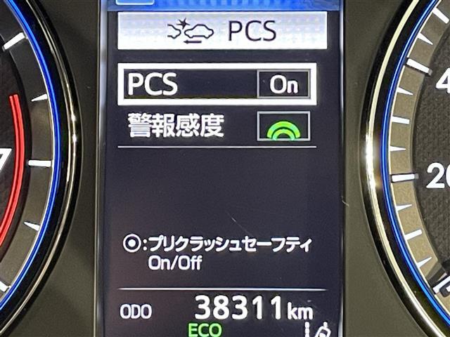 【衝突軽減ブレーキ（CMBS）】衝突するおそれが高い場合、音と光で注意して強いブレーキングを行い、衝突回避・被害軽減を支援します。機能には限界があるためご注意ください。