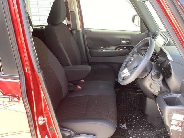 足元広々していて、ゆったり乗れます！目的地まで快適ドライブ行けます！