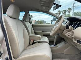 「この車の写真をもっと見たい」「状態が気になる」「この装備はついている？」どんな小さな疑問でもお気軽にお問い合わせください！