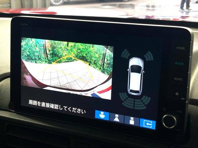 【バックカメラ】駐車時に後方がリアルタイム映像で確認できます。大型商業施設や立体駐車場での駐車時や、夜間のバック時に大活躍！運転スキルに関わらず、今や必須となった装備のひとつです！