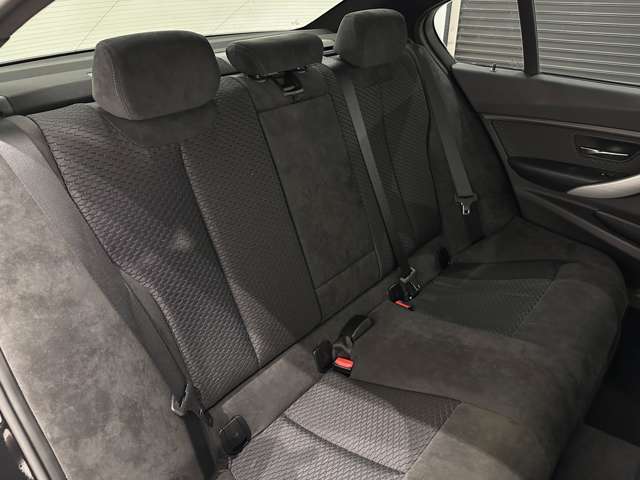 ナンバー付きの車両は公道試乗可能です（登録済未使用車など一部除く）。また、取り回しの確認など、広い場内でご試乗も可能です。お気軽に申し付けください。