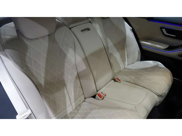 輸入車、国産車を問わず、現在お乗りのお車を下取りさせて頂きます。お車の車種やボディカラー、オプション装備などをご連絡頂けましたら、おおよその額を提示させて頂きますので、お気軽にお申し付け下さいませ。