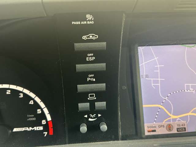 アクセルを踏み込んだ瞬間、視覚から心を揺さぶるメーターパネル