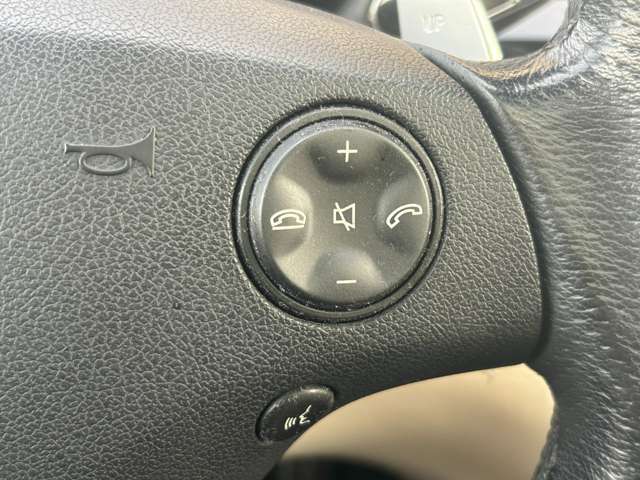 乗り込んだ瞬間、そのパフォーマンスを予感させるインテリア。