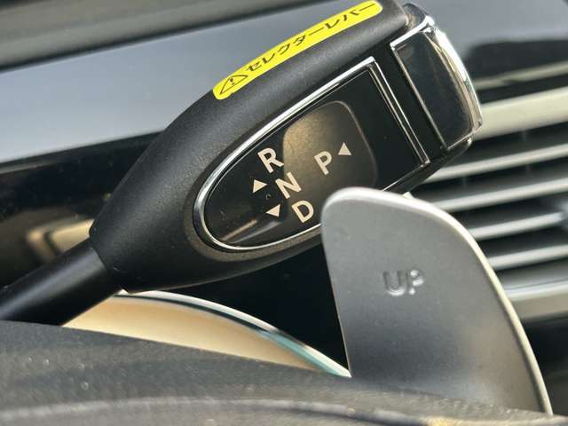 乗り込んだ瞬間、そのパフォーマンスを予感させるインテリア。