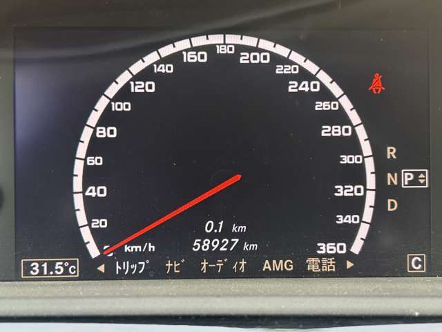 アクセルを踏み込んだ瞬間、視覚から心を揺さぶるメーターパネル