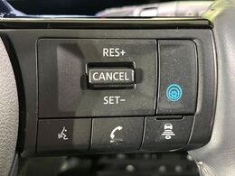 【プロパイロット】高速道路での長距離走行が楽に！！渋滞時と巡回走行のシーンで、アクセル・ブレーキ・ステアリングを自動で制御し、長距離運転の負担を軽減してくれます♪